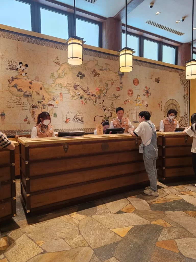 Disneyland Explorer Lodge